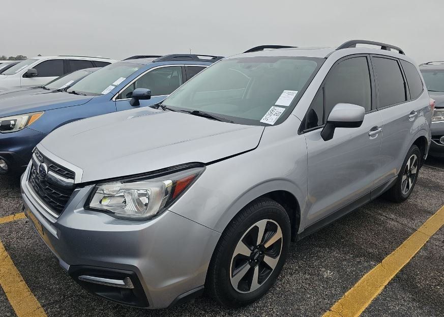 2018 Subaru Forester Premium photo 1