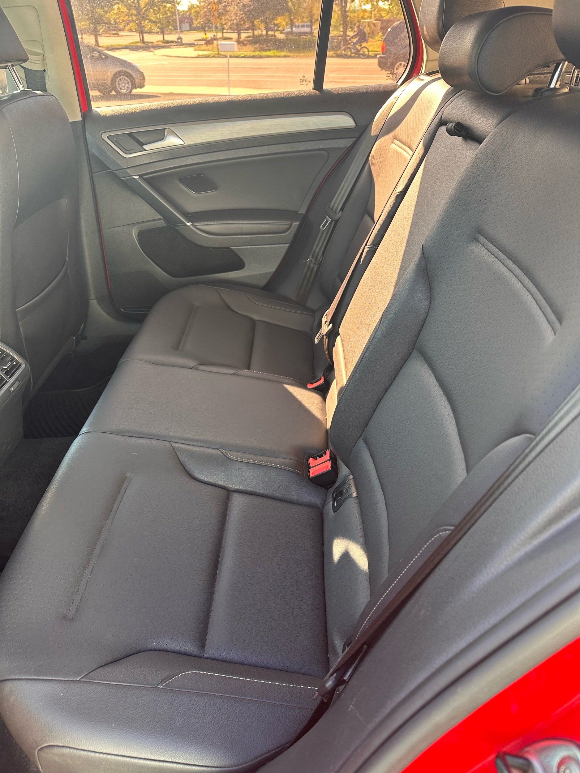 2015 Volkswagen Golf TDI S photo 7