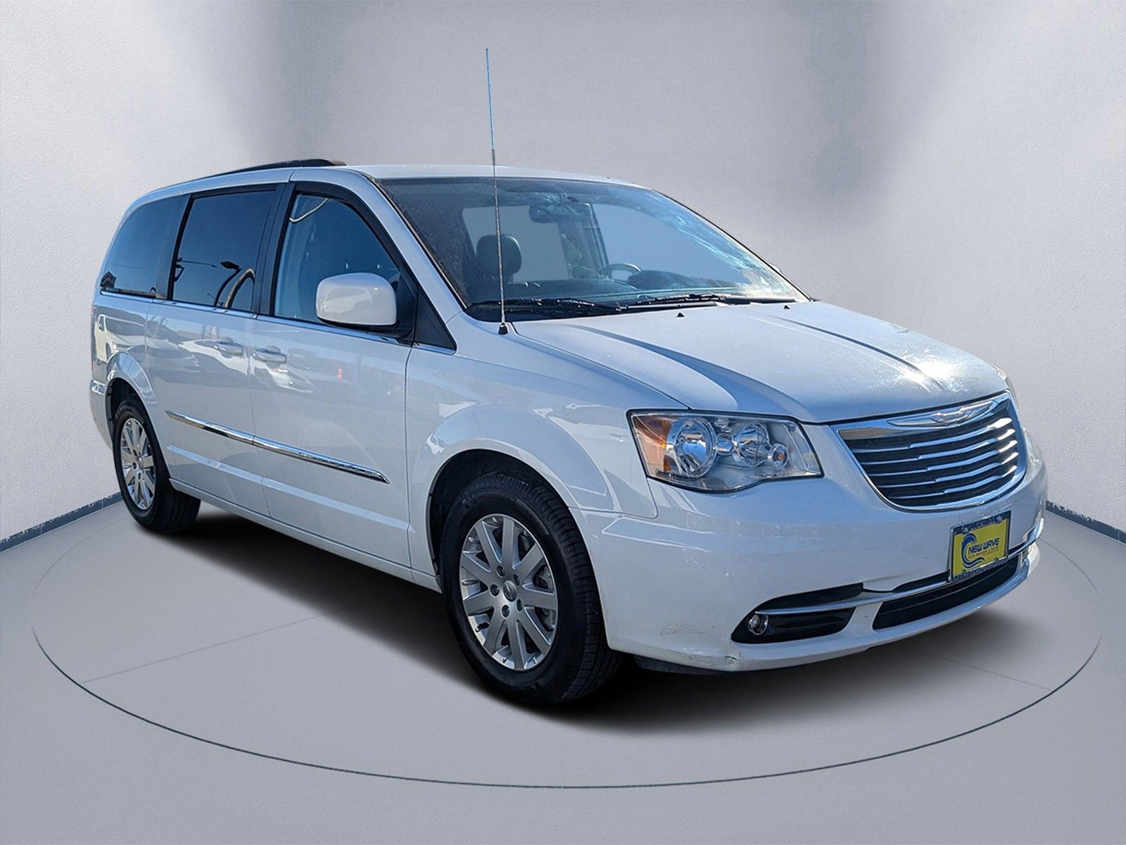 2016 Chrysler Town & Country Touring's photo