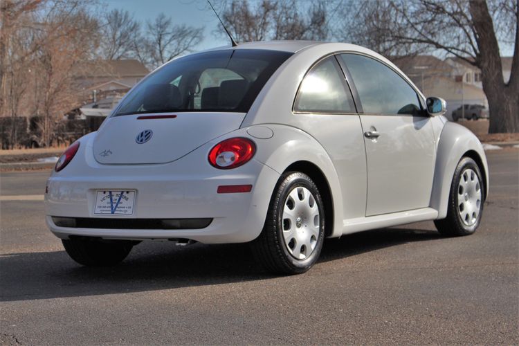 2010 Volkswagen New Beetle Base PZEV | Victory Motors of Colorado