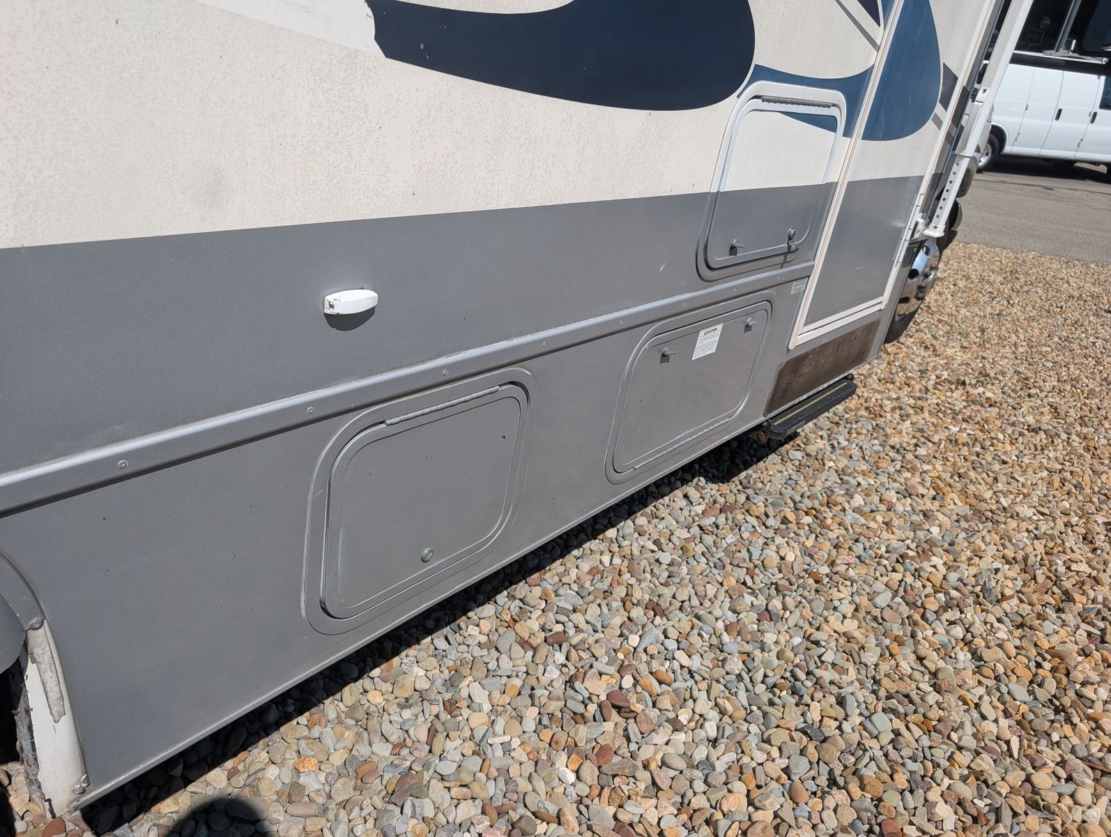 2004 Ford E-Series Chassis 63