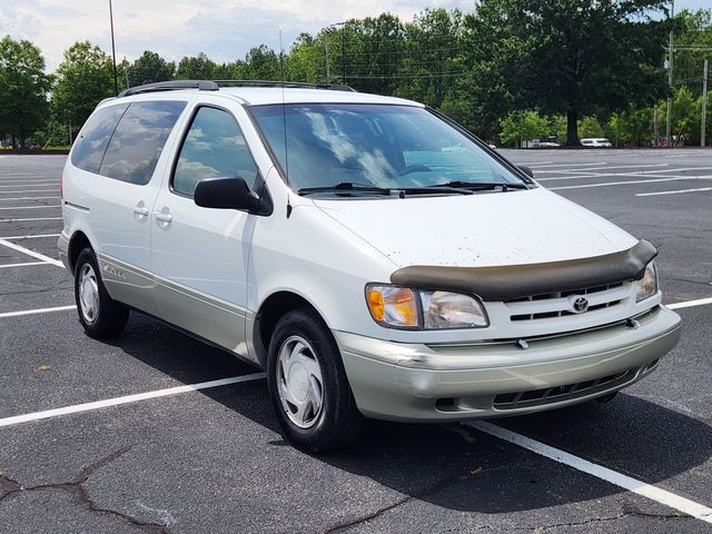 White 1998 Toyota Sienna Minivan