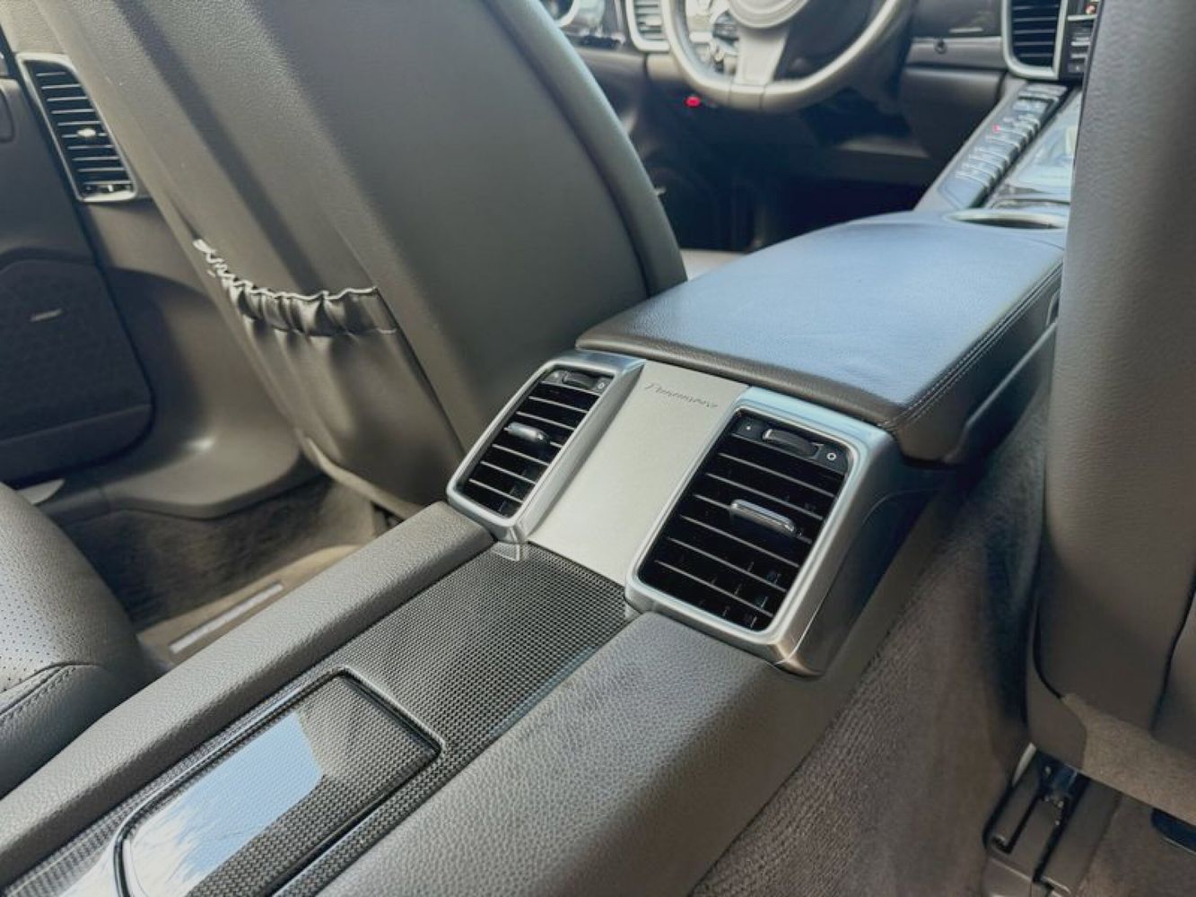 2015 Porsche Panamera 4S photo 32