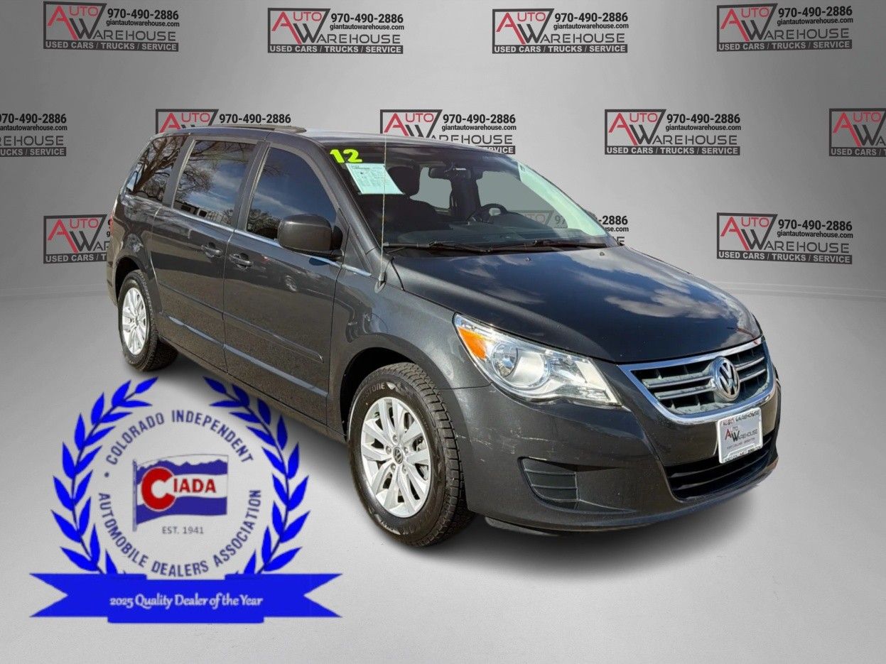 2012 Volkswagen Routan SE
