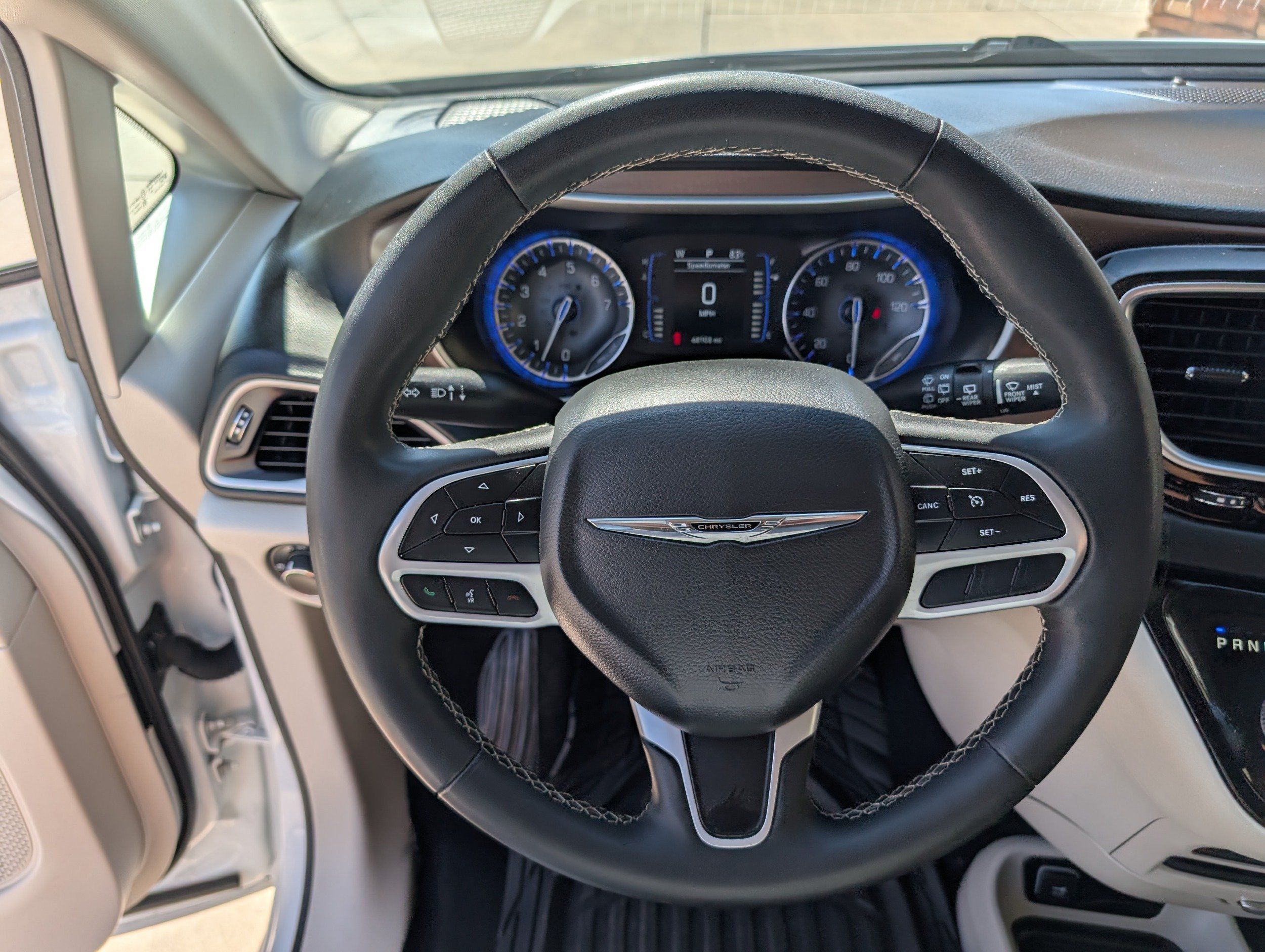 2022 Chrysler Voyager LX - Photo 10