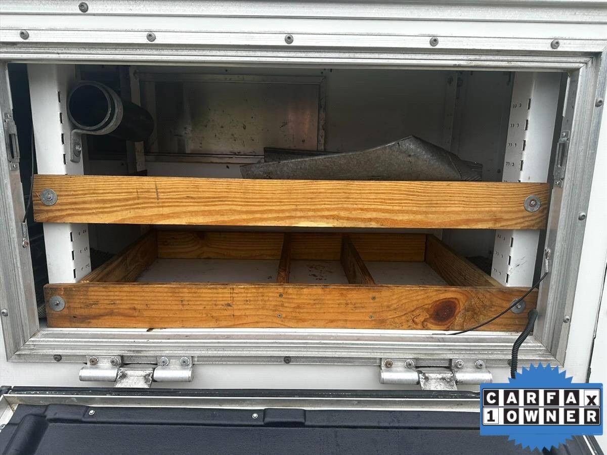 2017 Ford E-Series 27