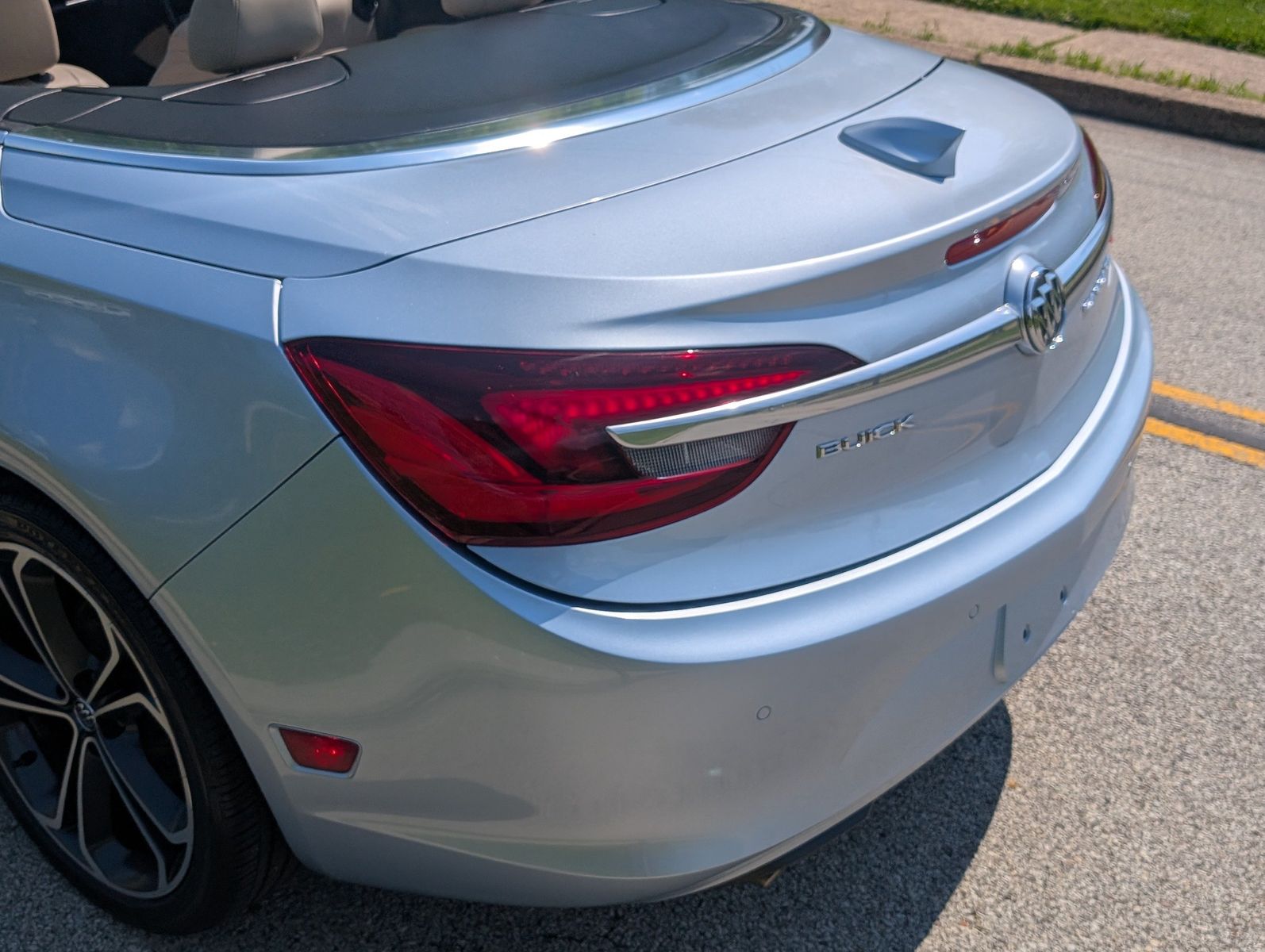 2016 Buick Cascada 36