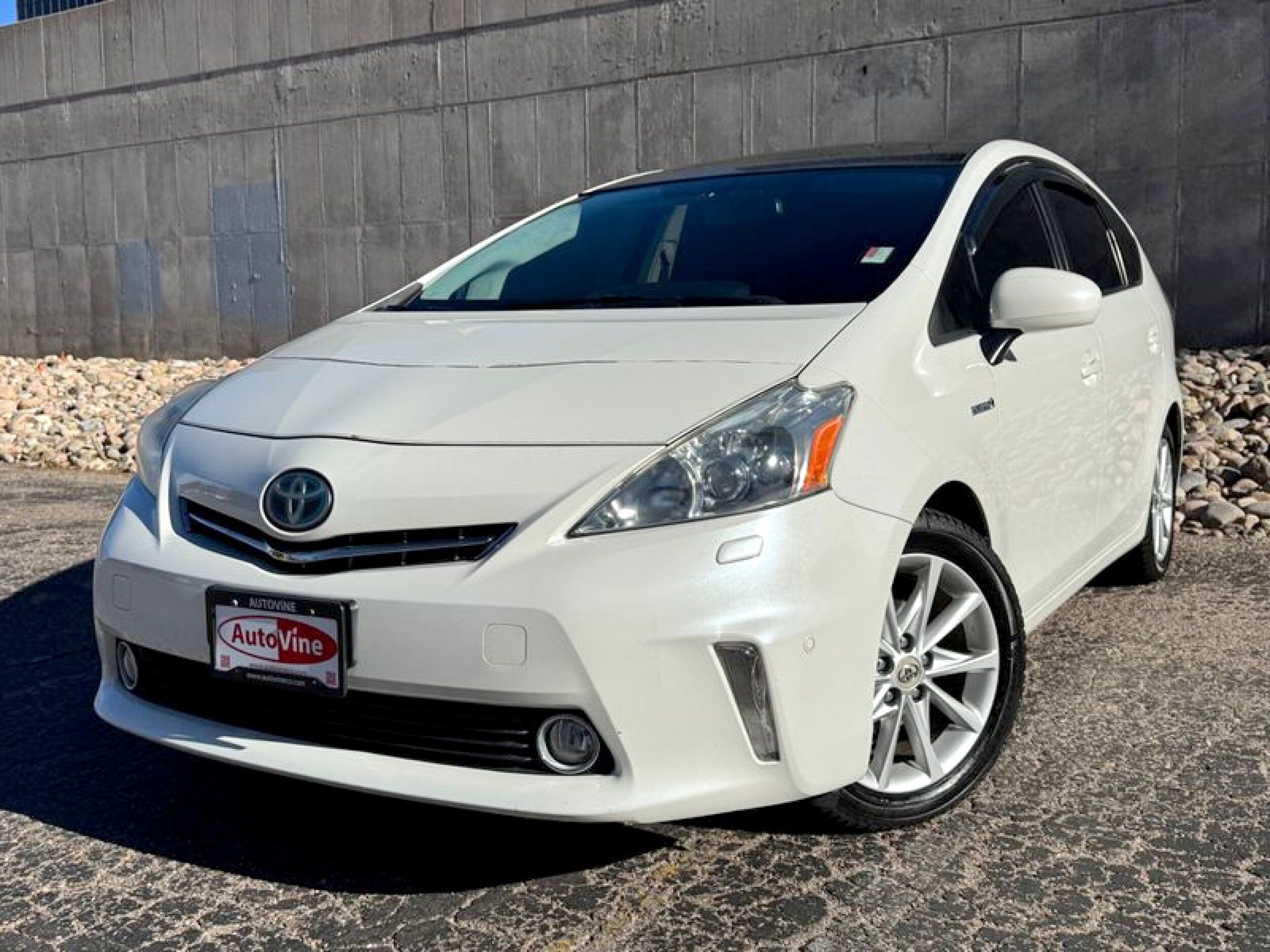 2012 Toyota Prius v Five's photo