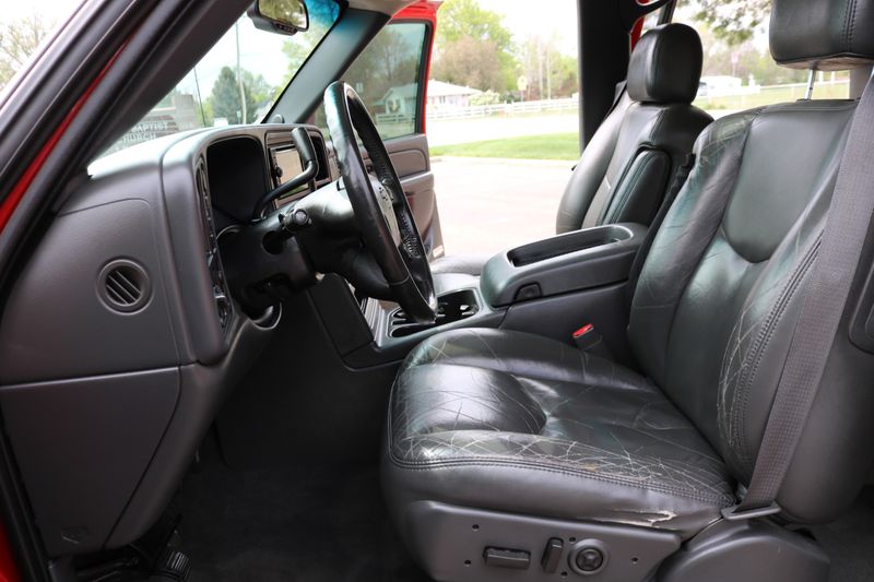 2004 Chevrolet Avalanche Z-71 | Victory Motors of Colorado