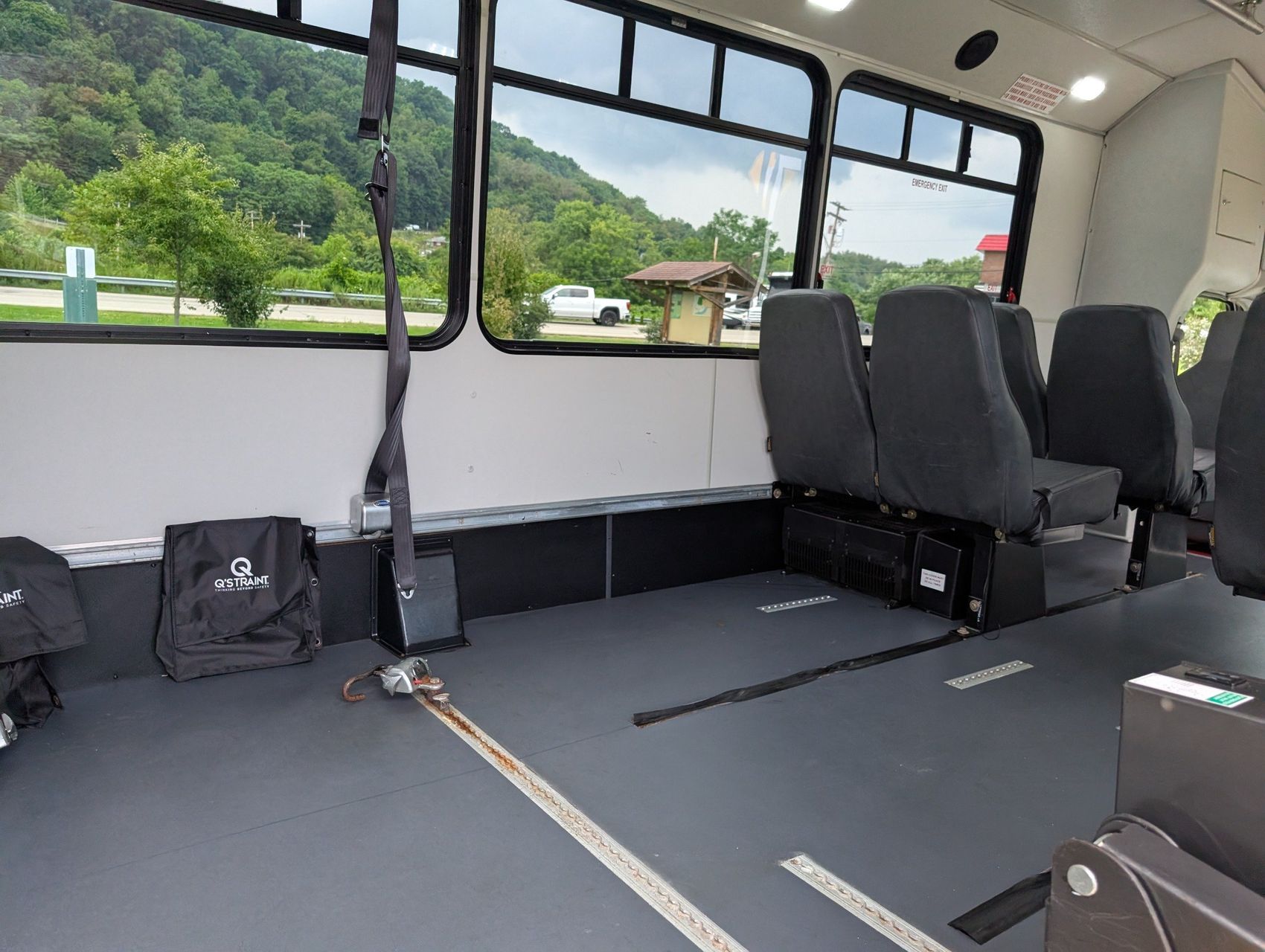 2016 Ford E-350 24