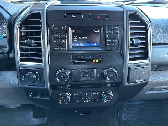 2017 Ford F-350 XLT photo 17