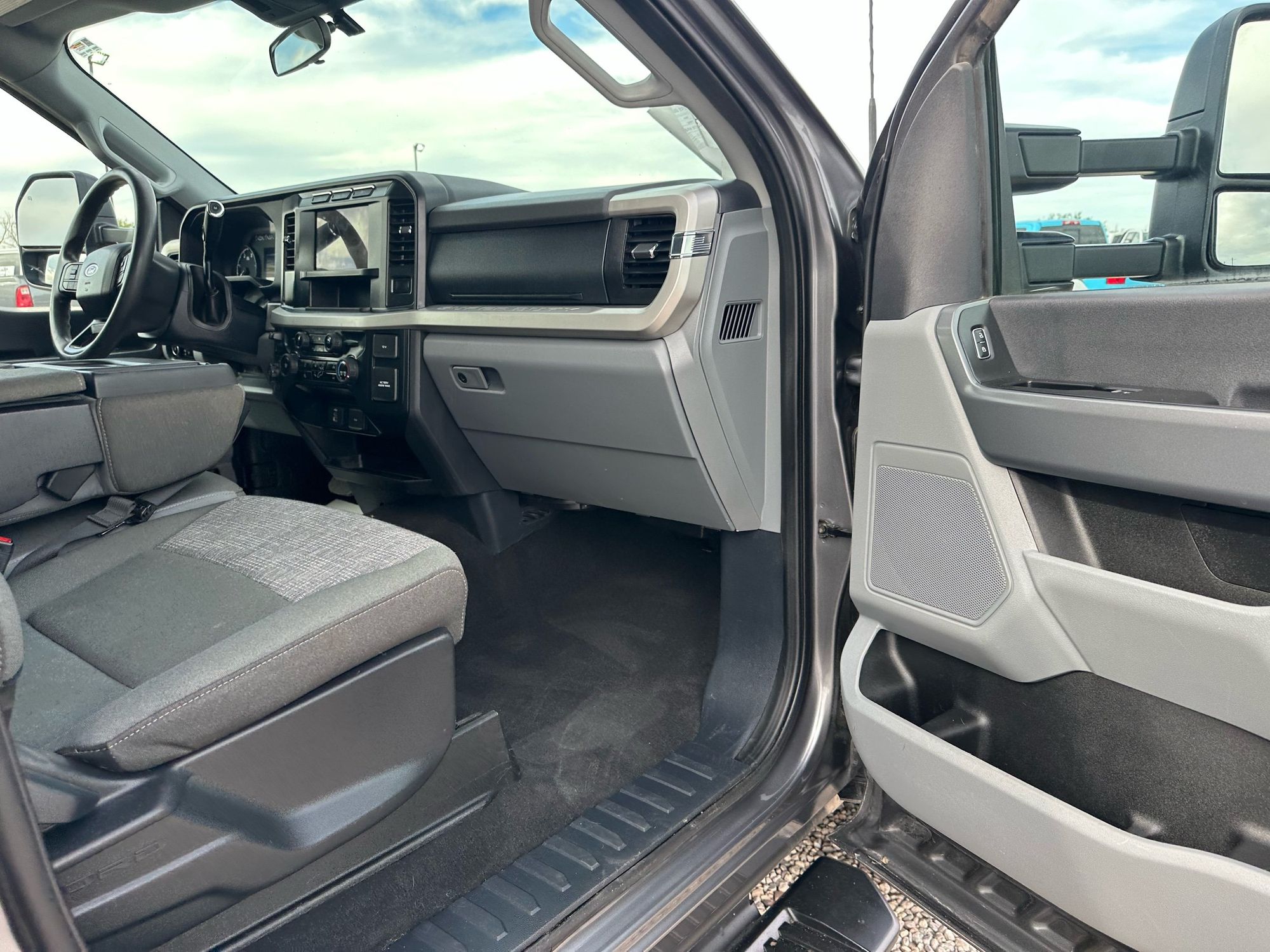2024 Ford F-350 XLT photo 13