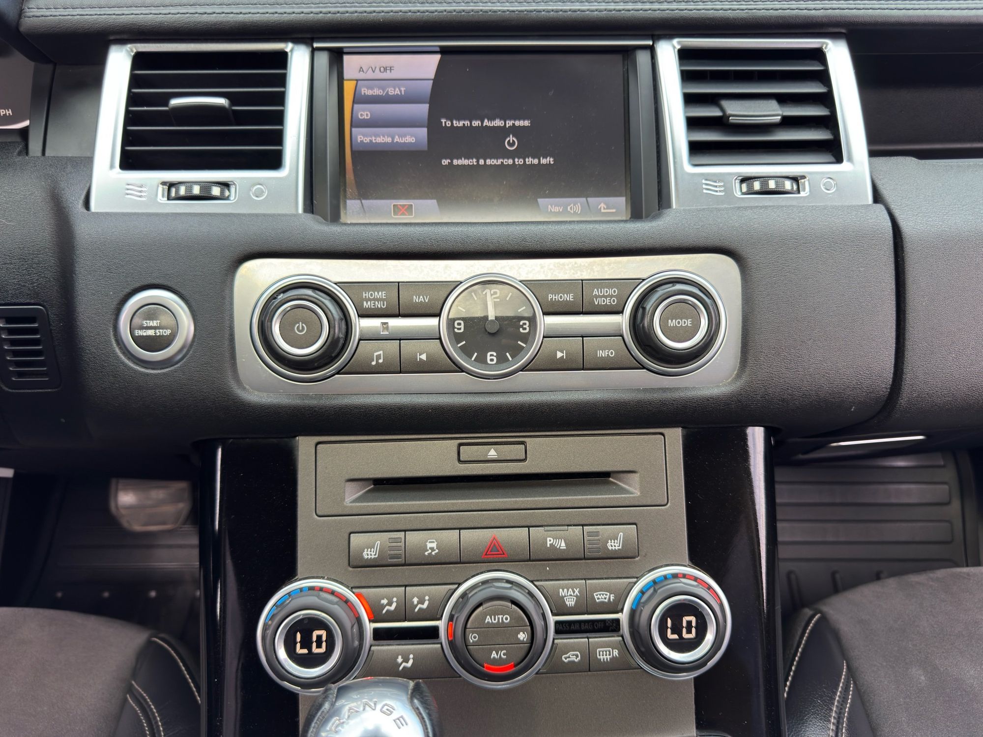 2010 Land Rover Range Rover Sport HSE photo 13