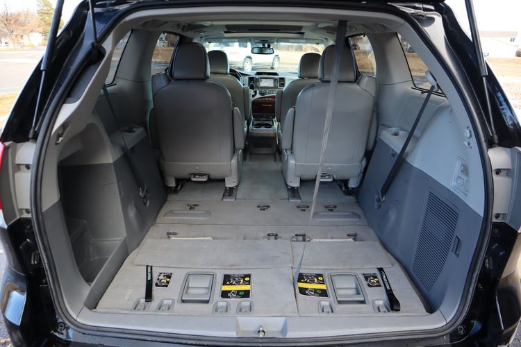 2011 Toyota Sienna Limited 7-passenger 