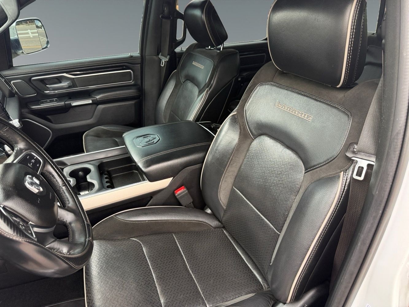 2019 Ram 1500 Laramie photo 9