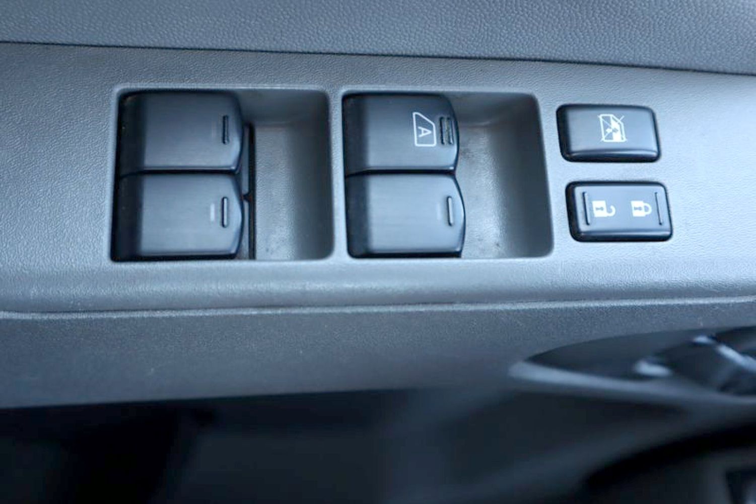 2016 Nissan Frontier SV photo 18
