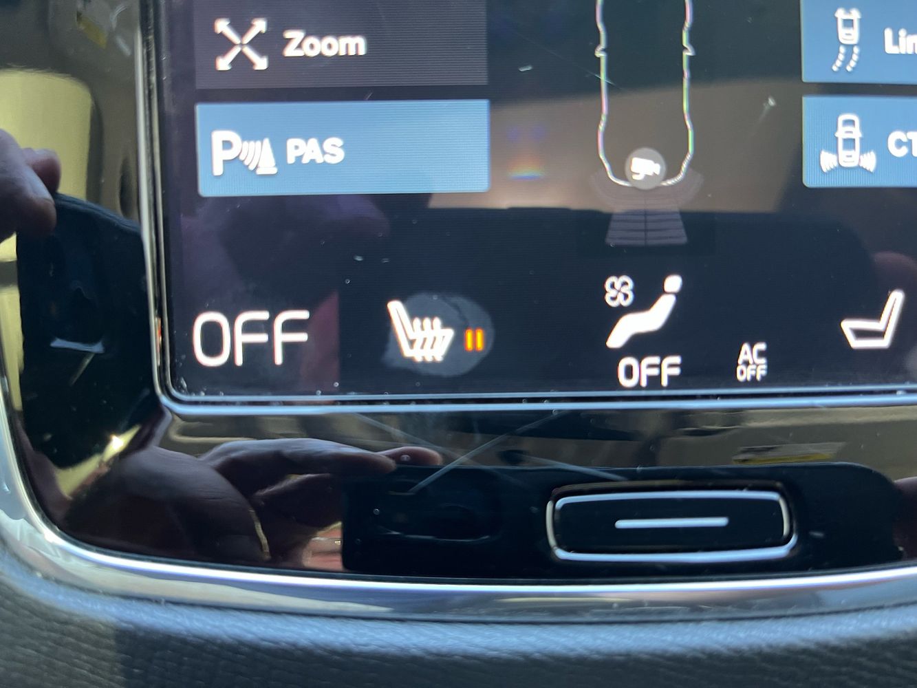 2020 Volvo XC90 T5 Momentum photo 11