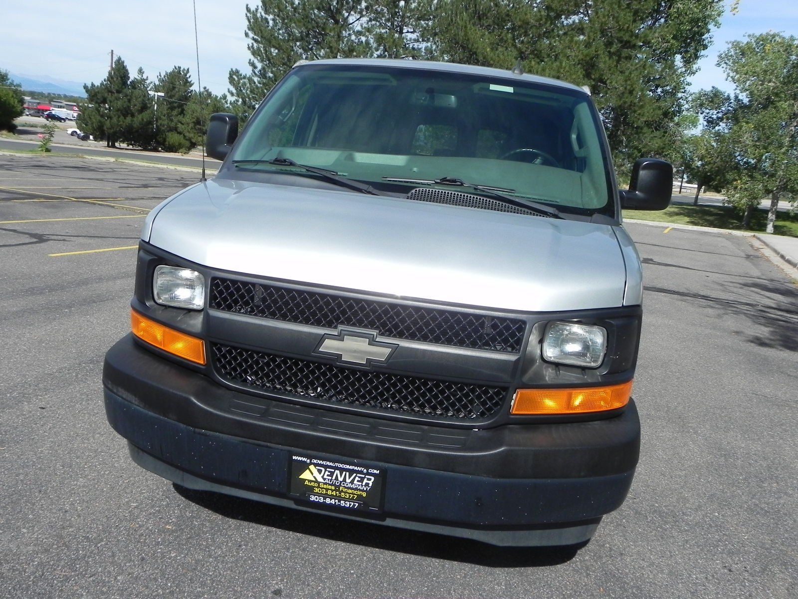 2017 Chevrolet Express LS 3500 photo 3