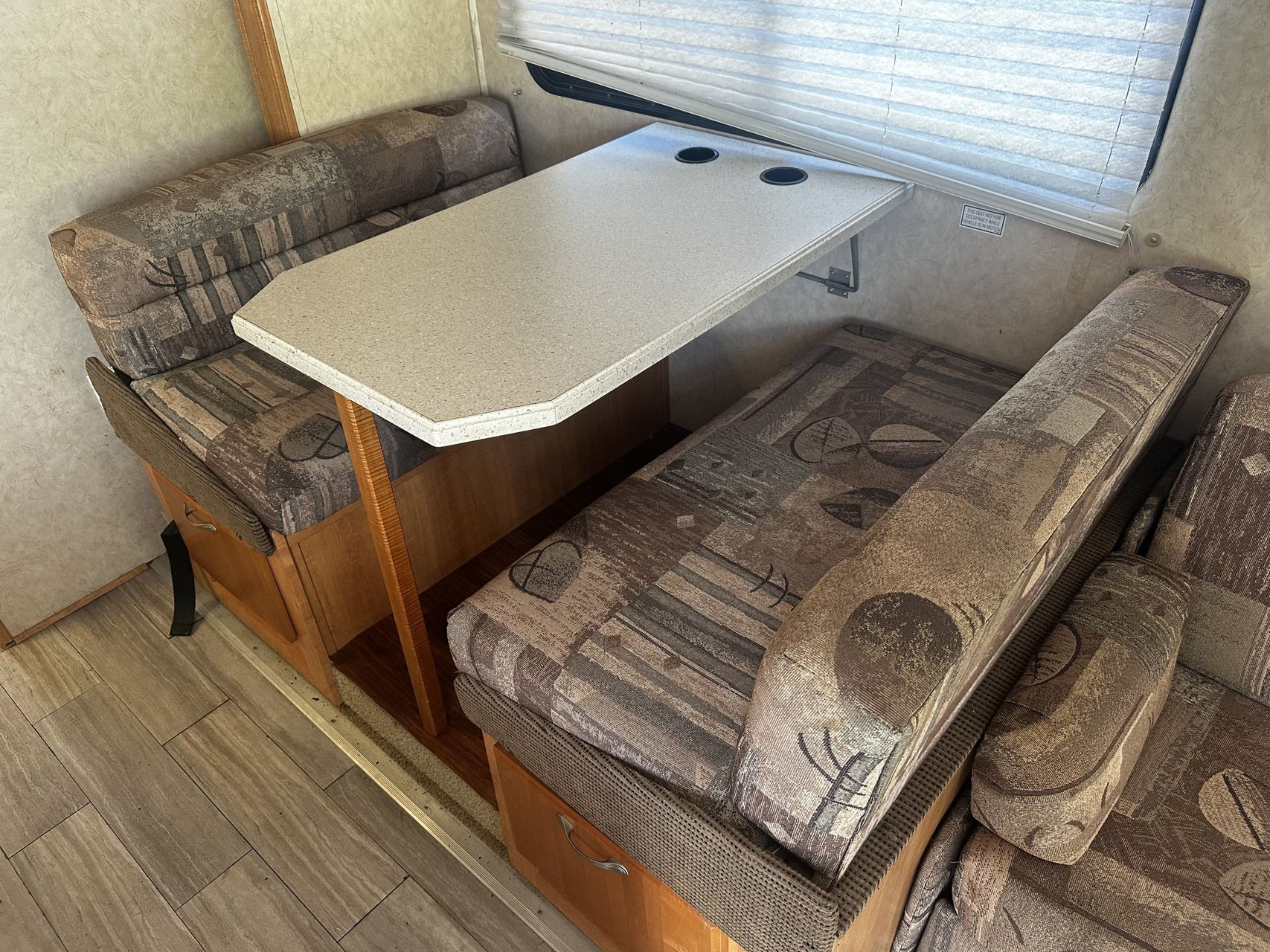 2006 Ford E-450 33