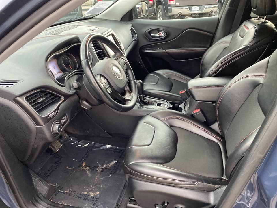 View vehicle photo 7