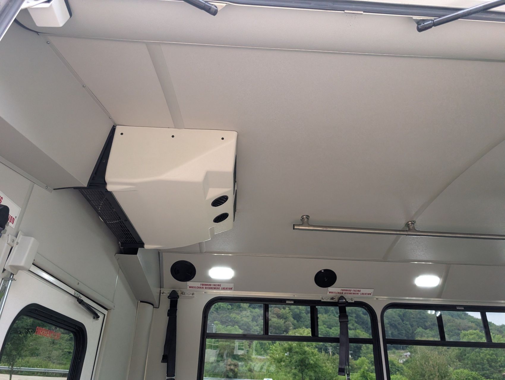 2016 Ford E-350 26