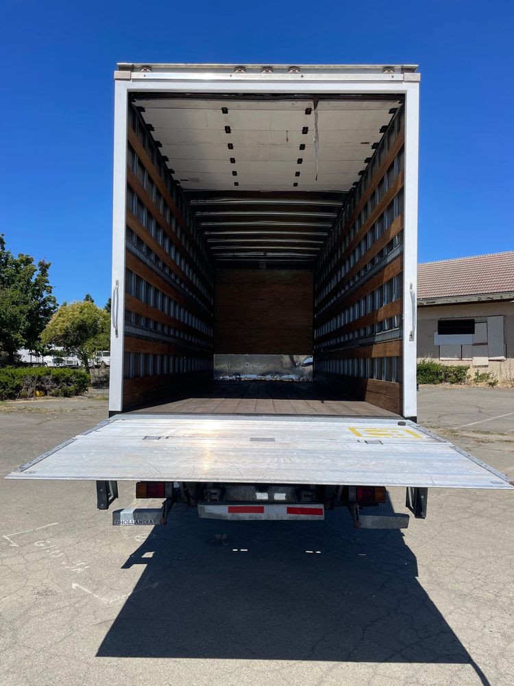 2022 Isuzu FTR - Photo 7