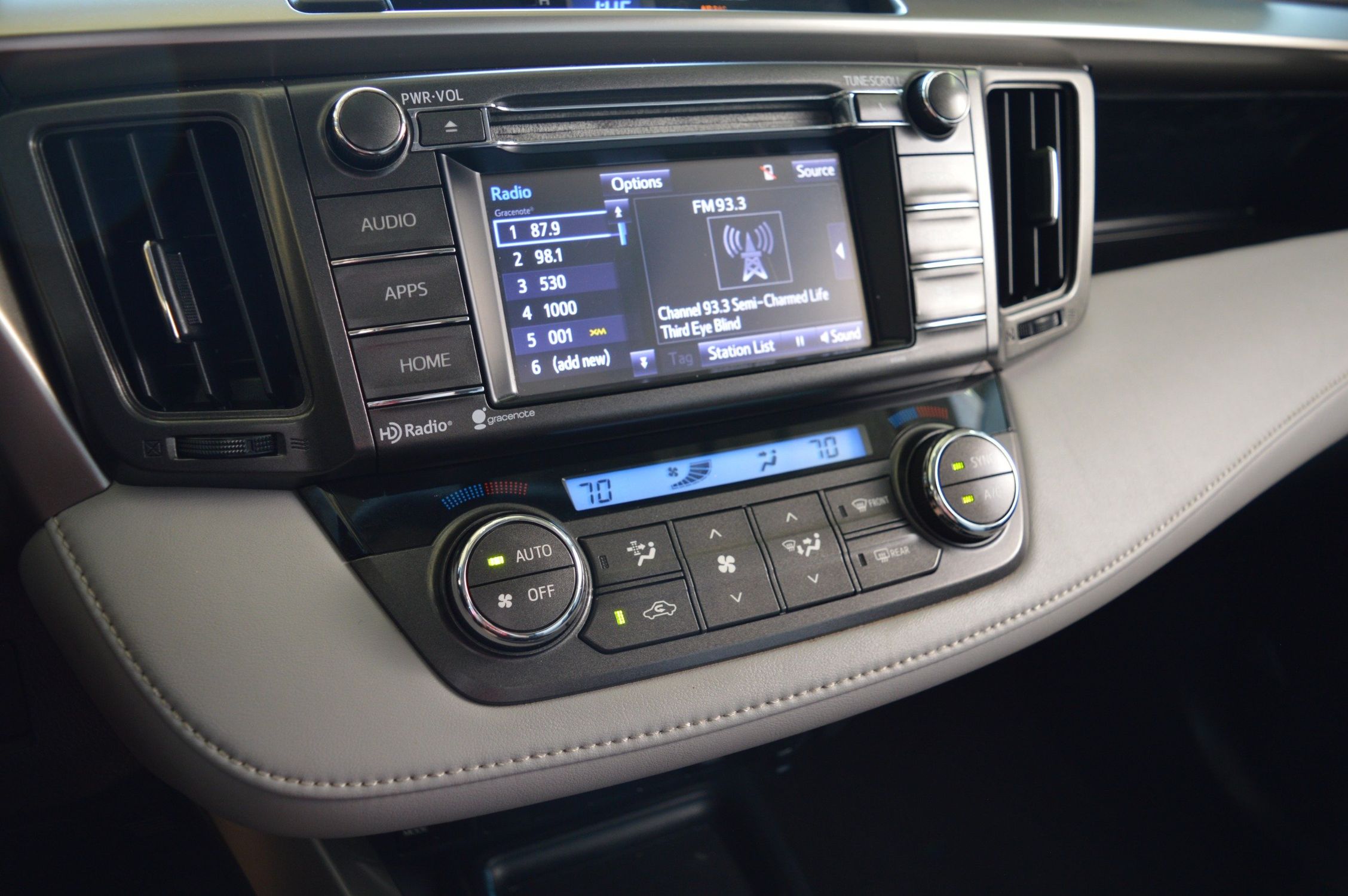 2015 Toyota RAV4 XLE photo 25