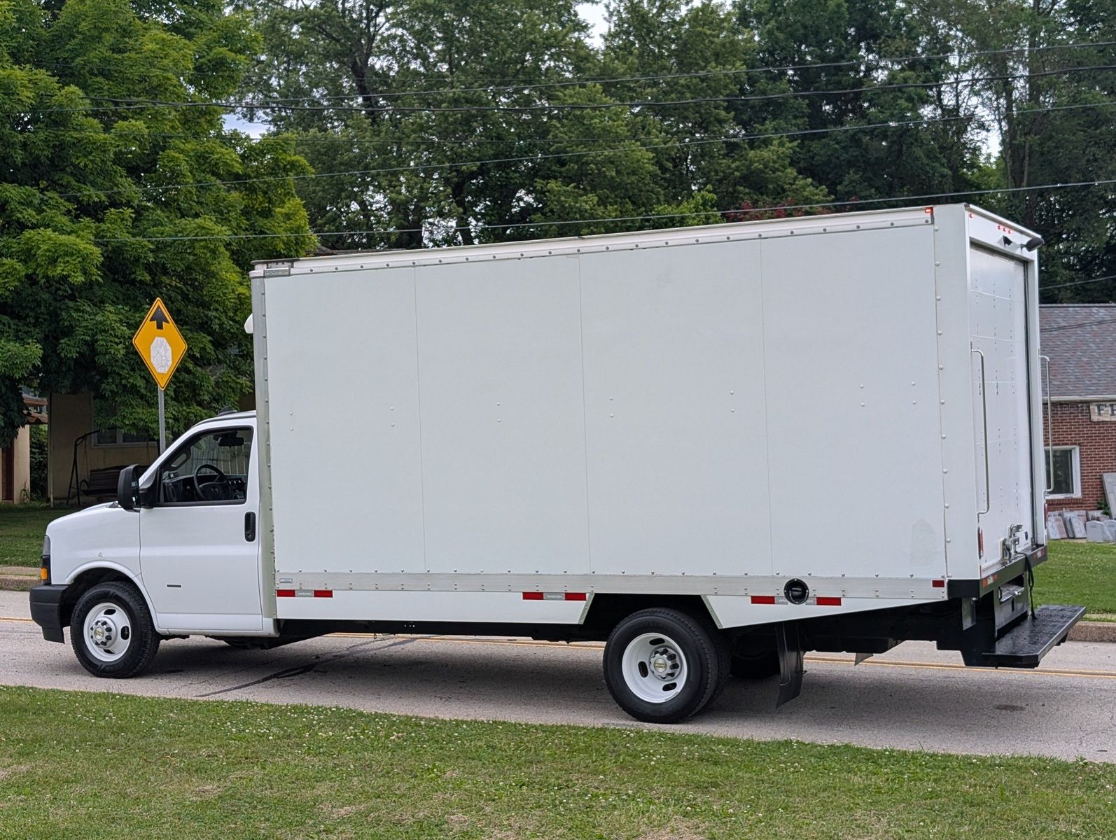 2024 Chevrolet Express Cutaway 40