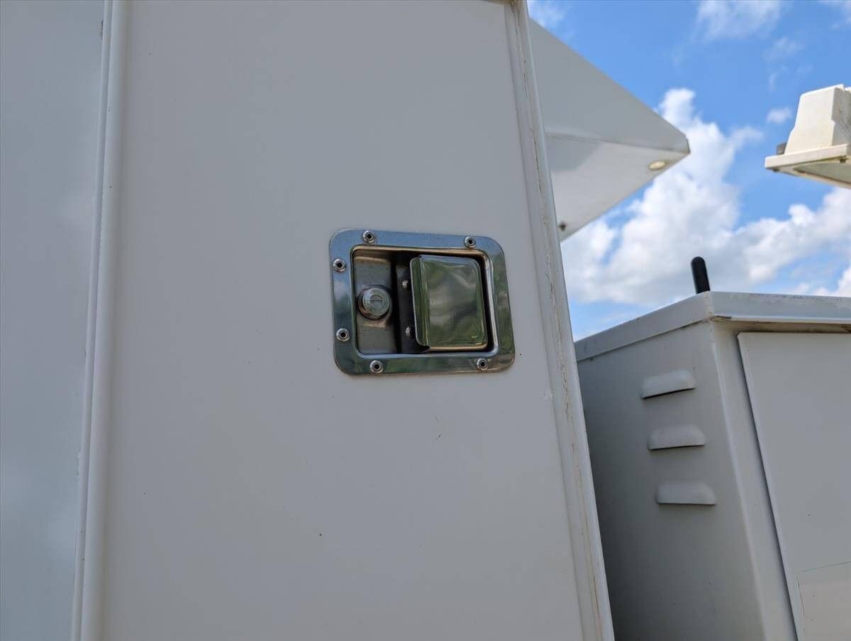 2011 Ford F-550 Super Duty 39