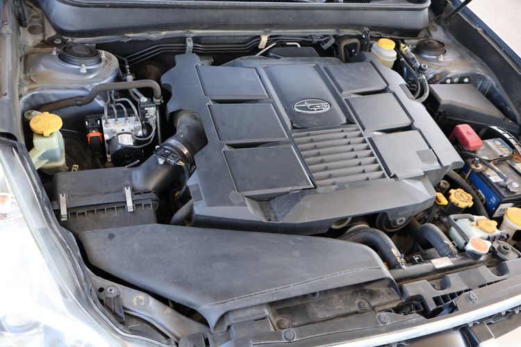 2013 Subaru Legacy 3.6R Limited | Victory Motors of Colorado