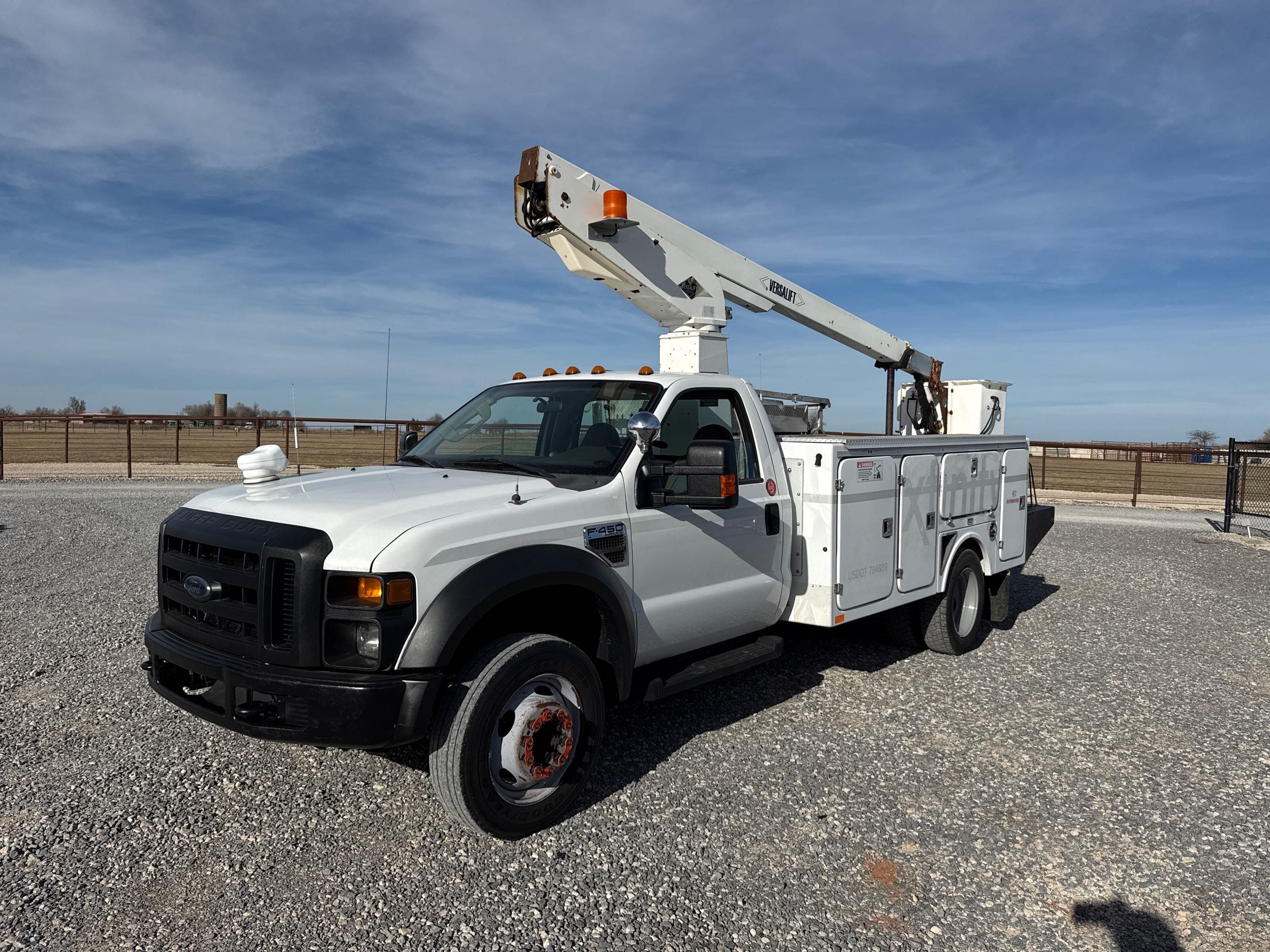 2008 Ford F-450 Super Duty Chassis Cab's photo