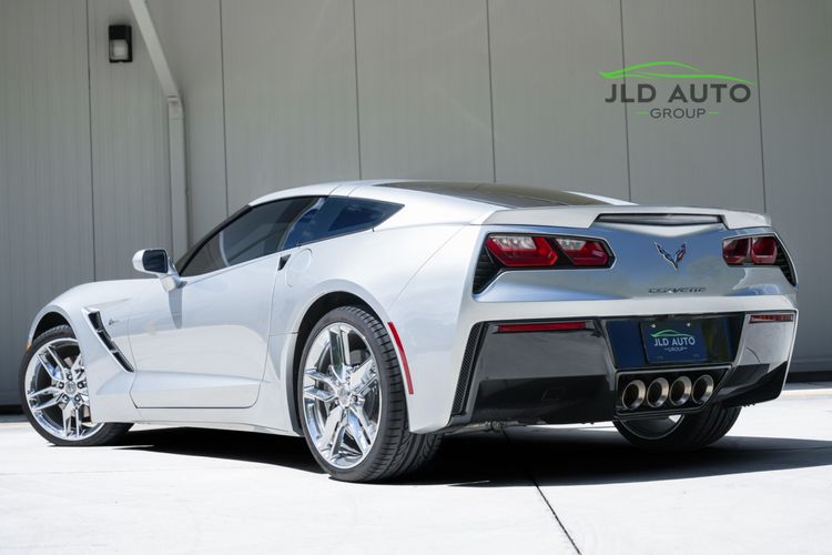 2017 Chevrolet Corvette Stingray Coupe 2LT photo 4