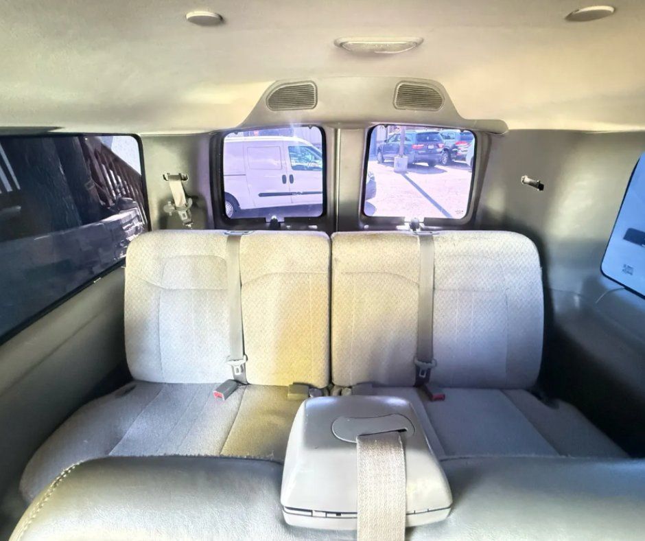 2018 Chevrolet Express Passenger LS - Photo 19