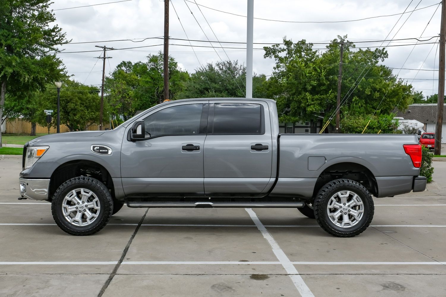 2017 Nissan Titan SL photo 14