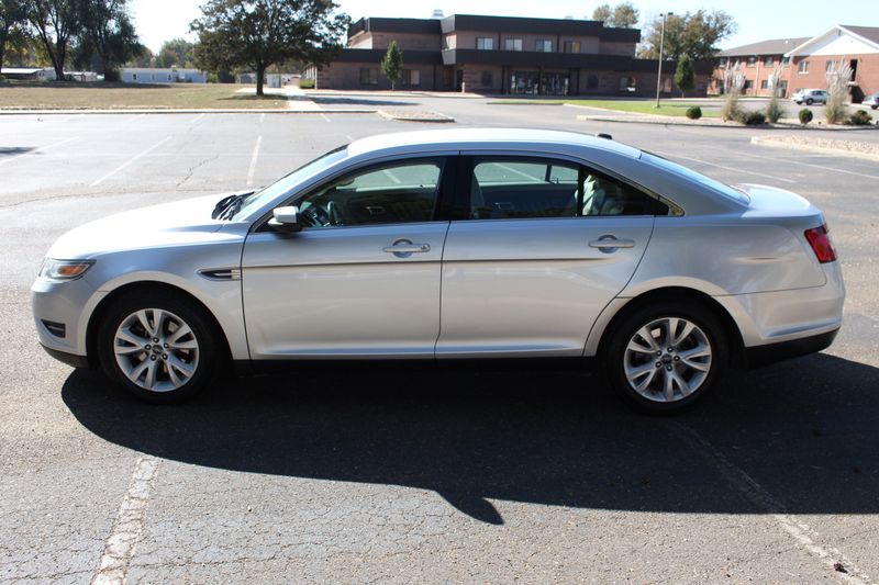 2011 Ford Taurus Photos