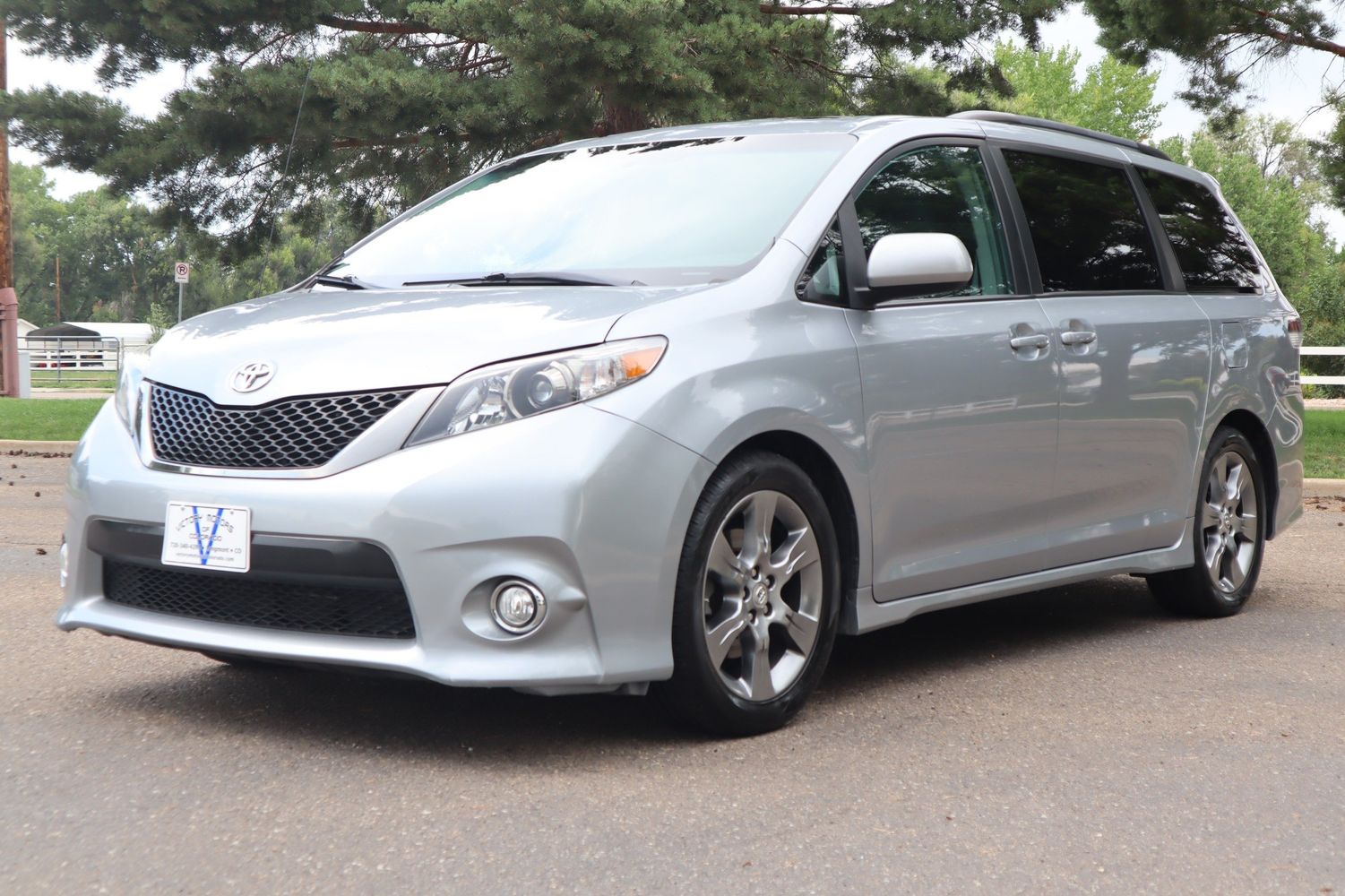 2011 Toyota Sienna SE 8-Passenger | Victory Motors of Colorado