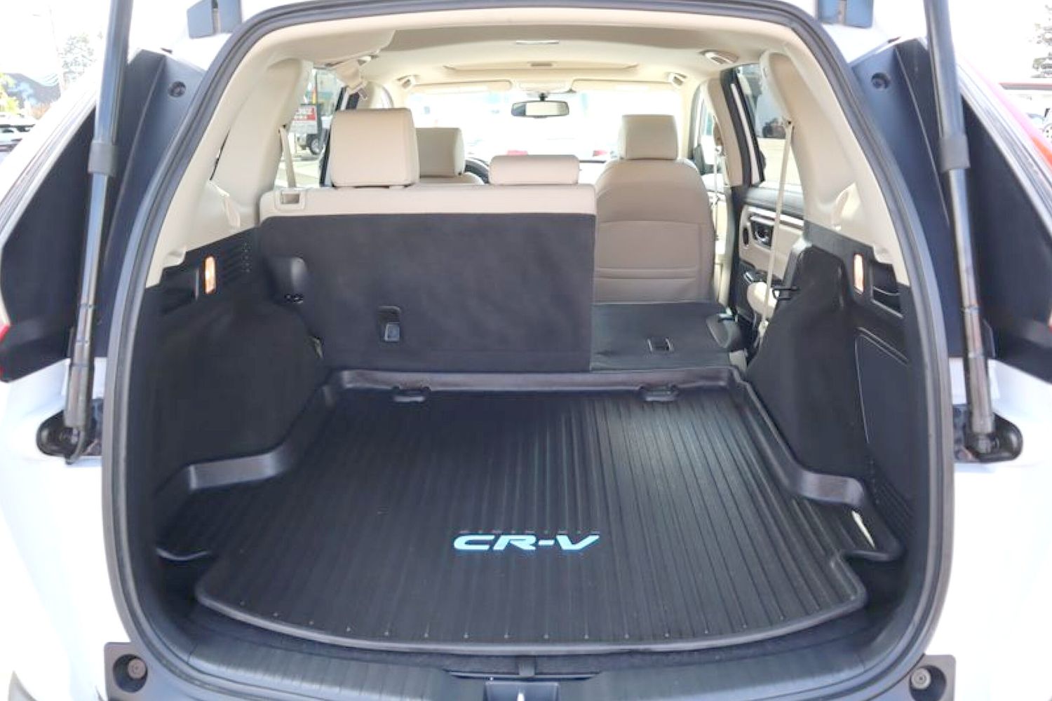 2022 Honda CR-V Hybrid Touring photo 18