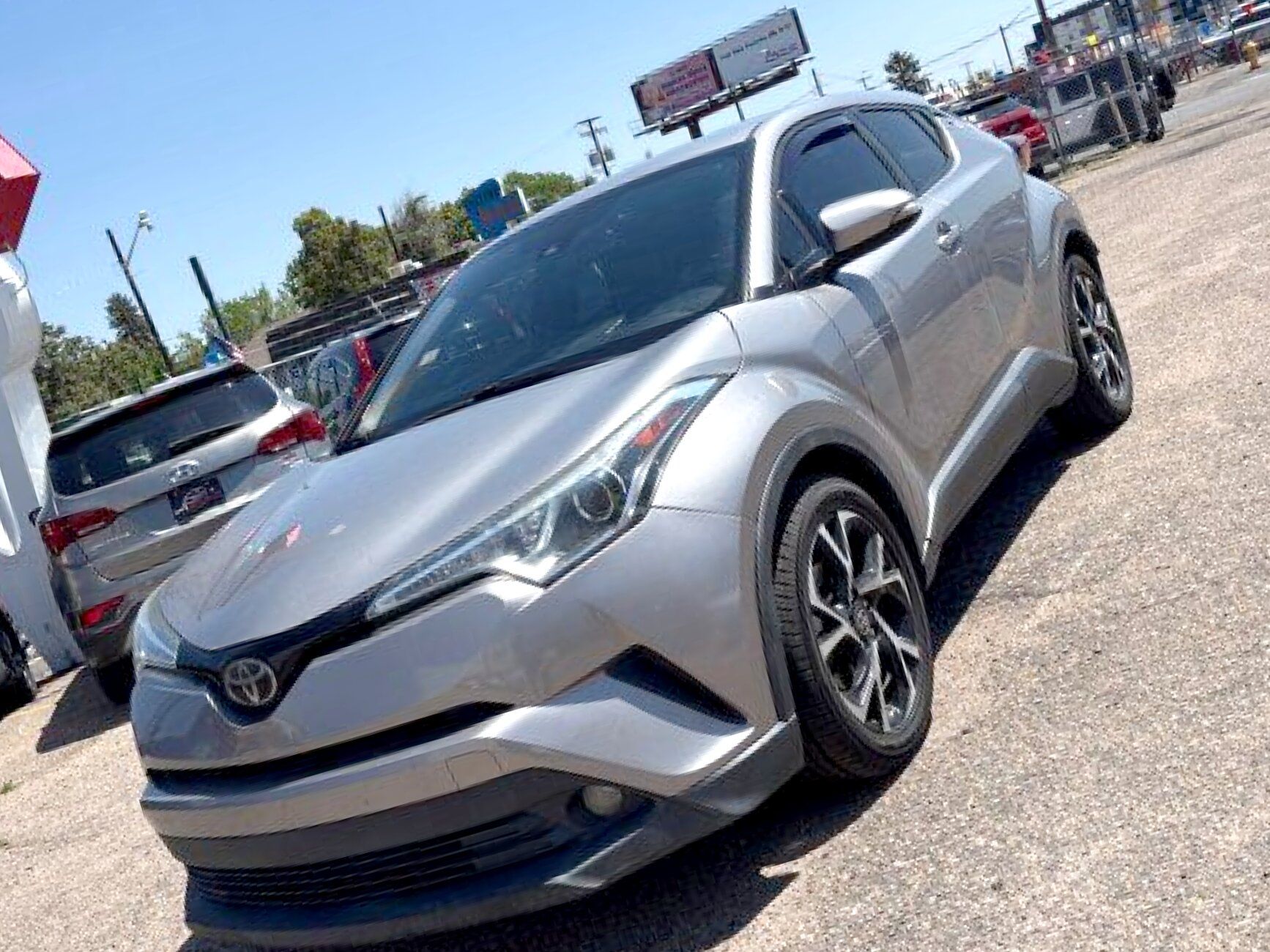 2018 Toyota C-HR XLE Premium's photo