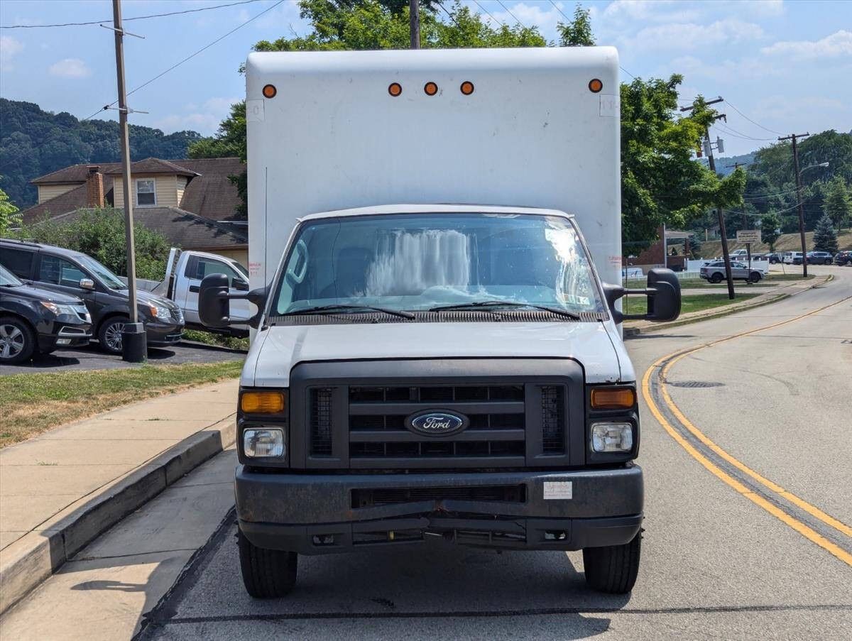 2016 Ford E-Series 13