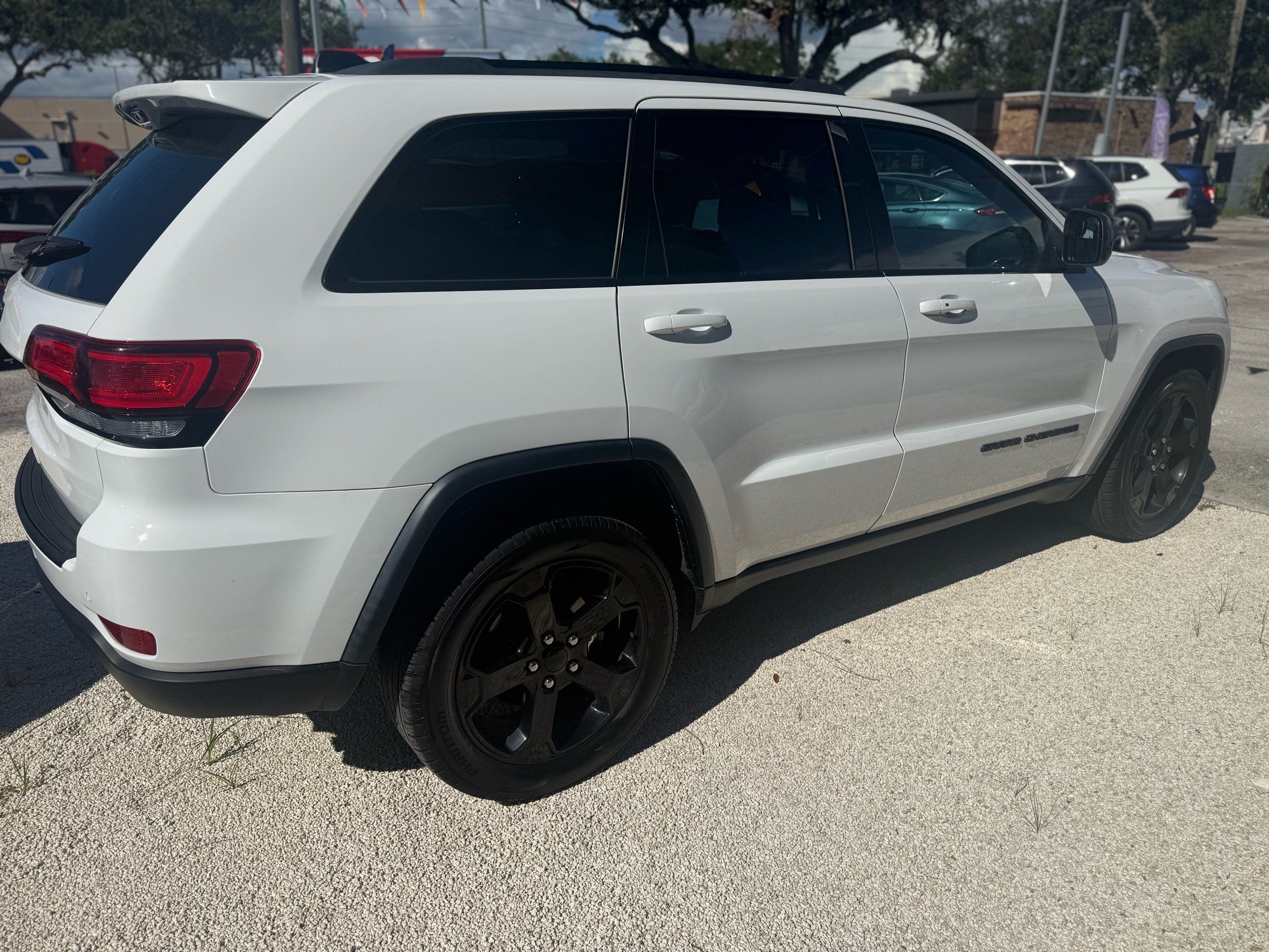 2019 Jeep Grand Cherokee Laredo photo 4