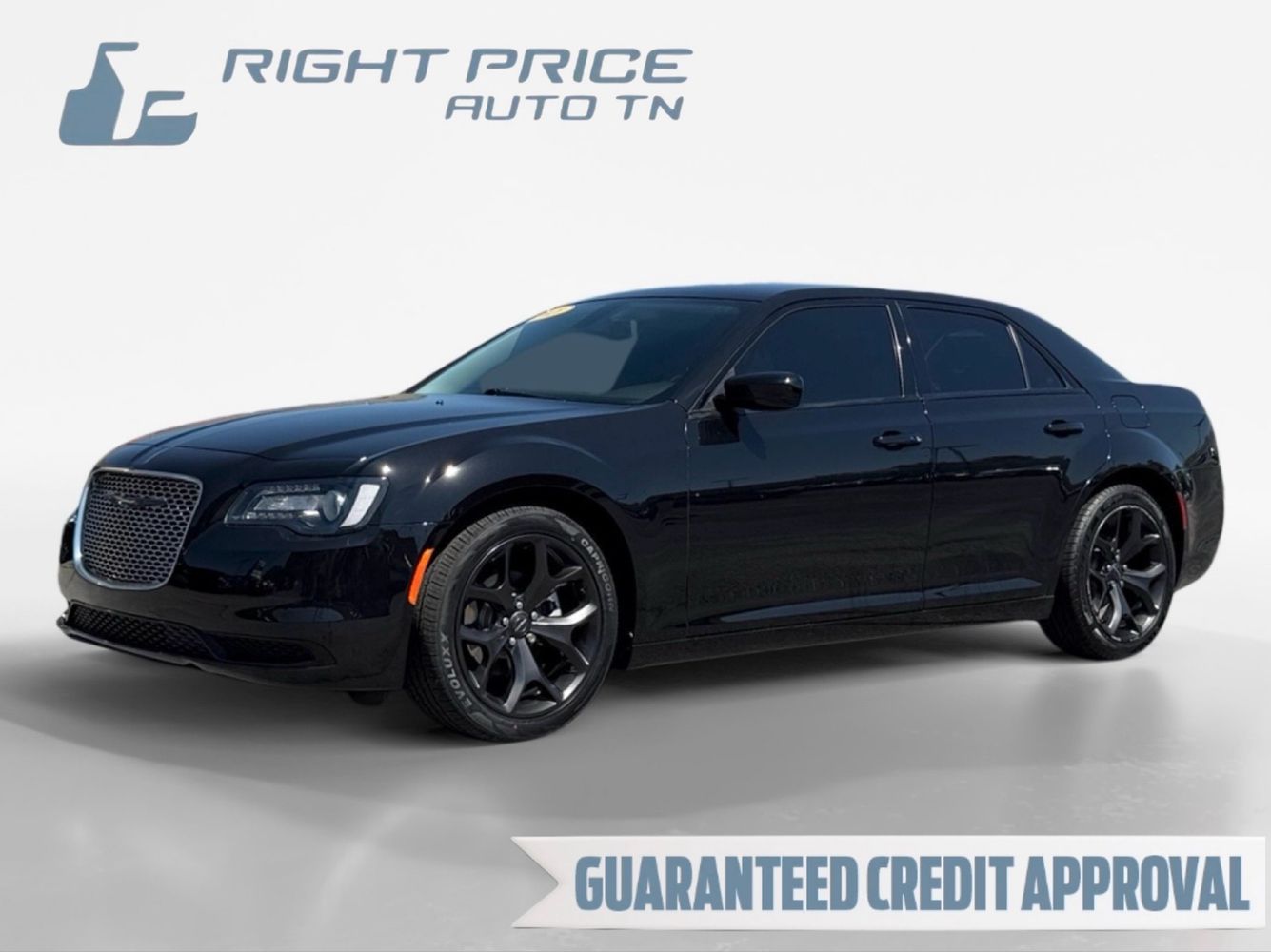2021 Chrysler 300 Touring's photo