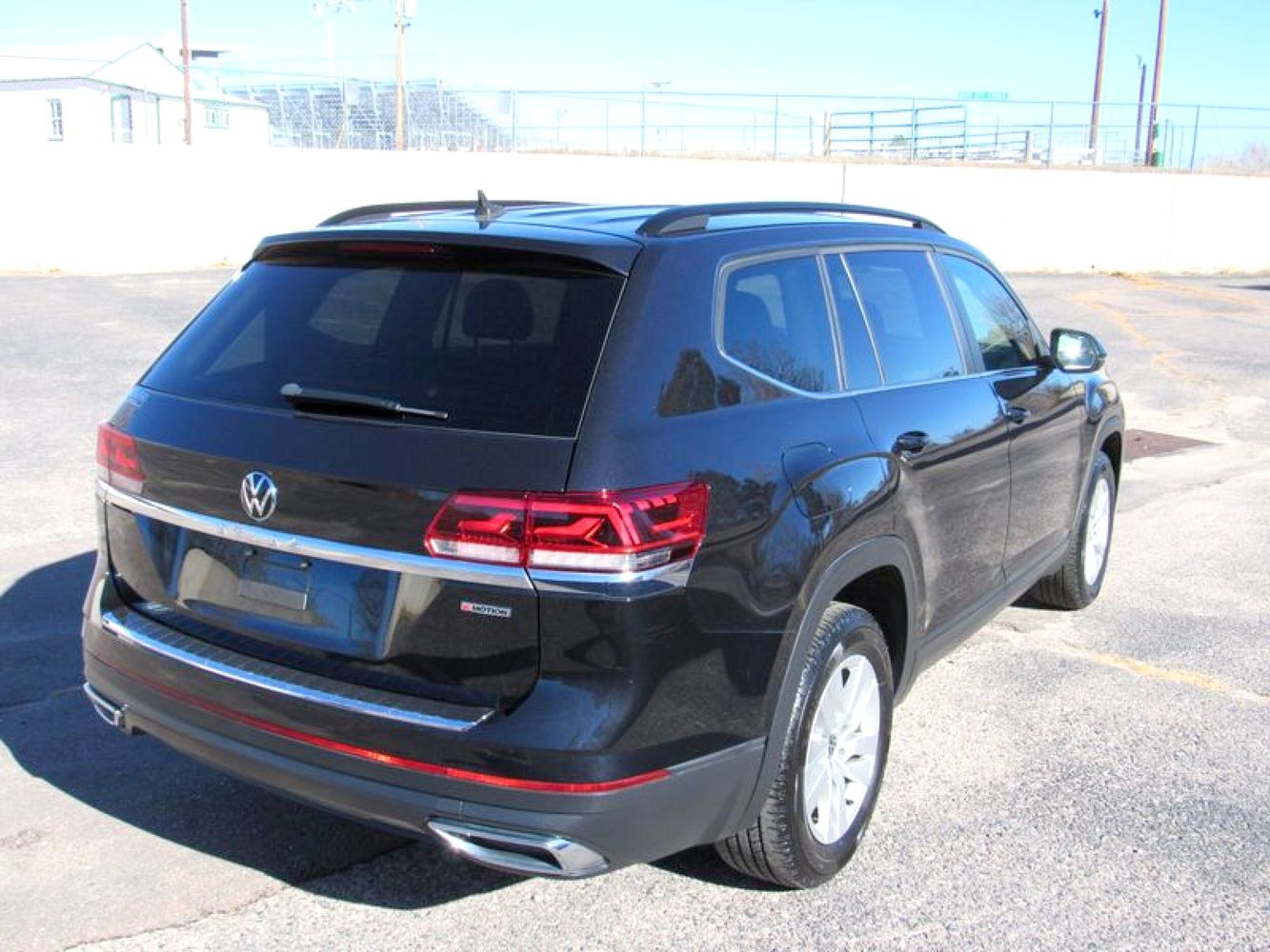 2021 Volkswagen Atlas S photo 2