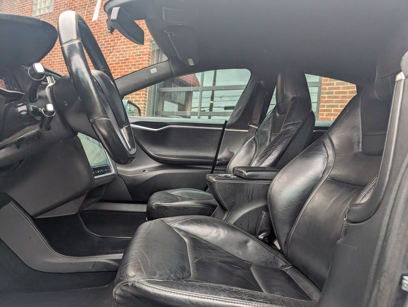 2014 Tesla Model S 33