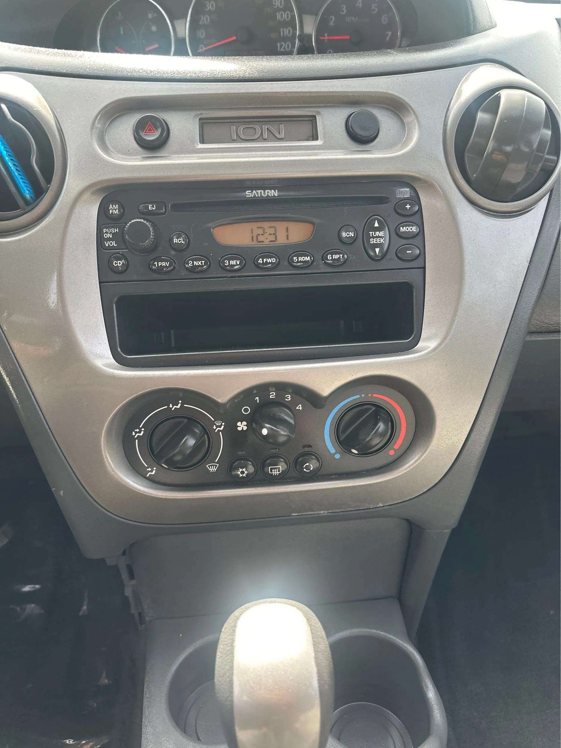 2005 Saturn ION 2 - Photo 22