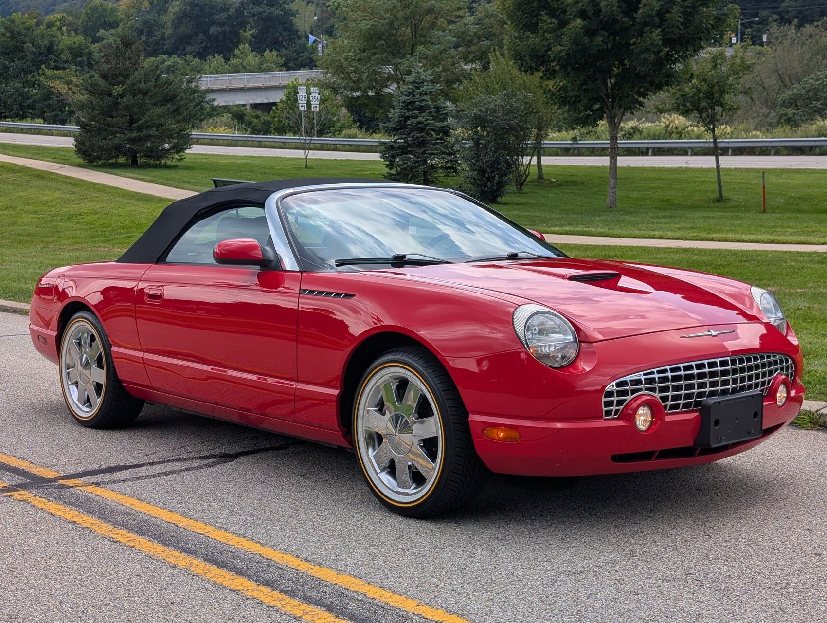 2002 Ford Thunderbird 4