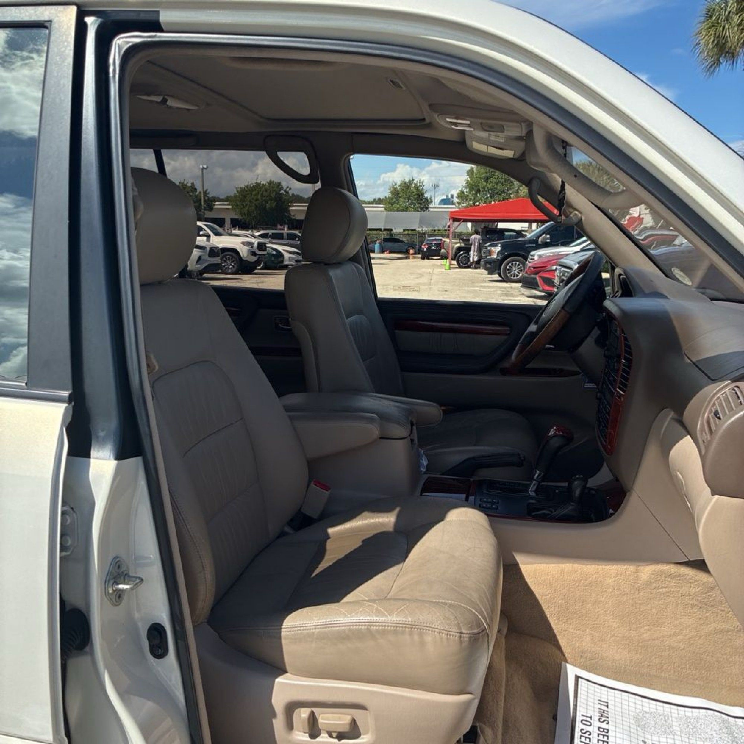 2000 Lexus LX 470 photo 14