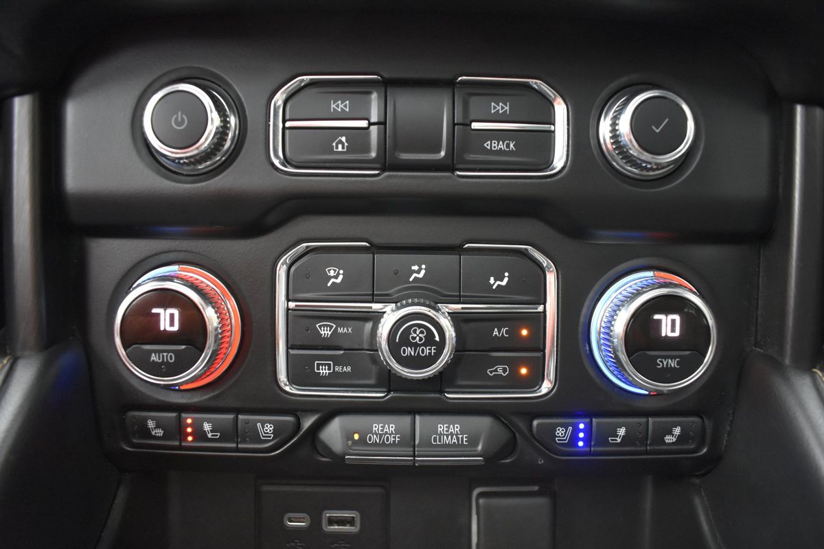 2022 GMC Yukon XL 4WD AT4