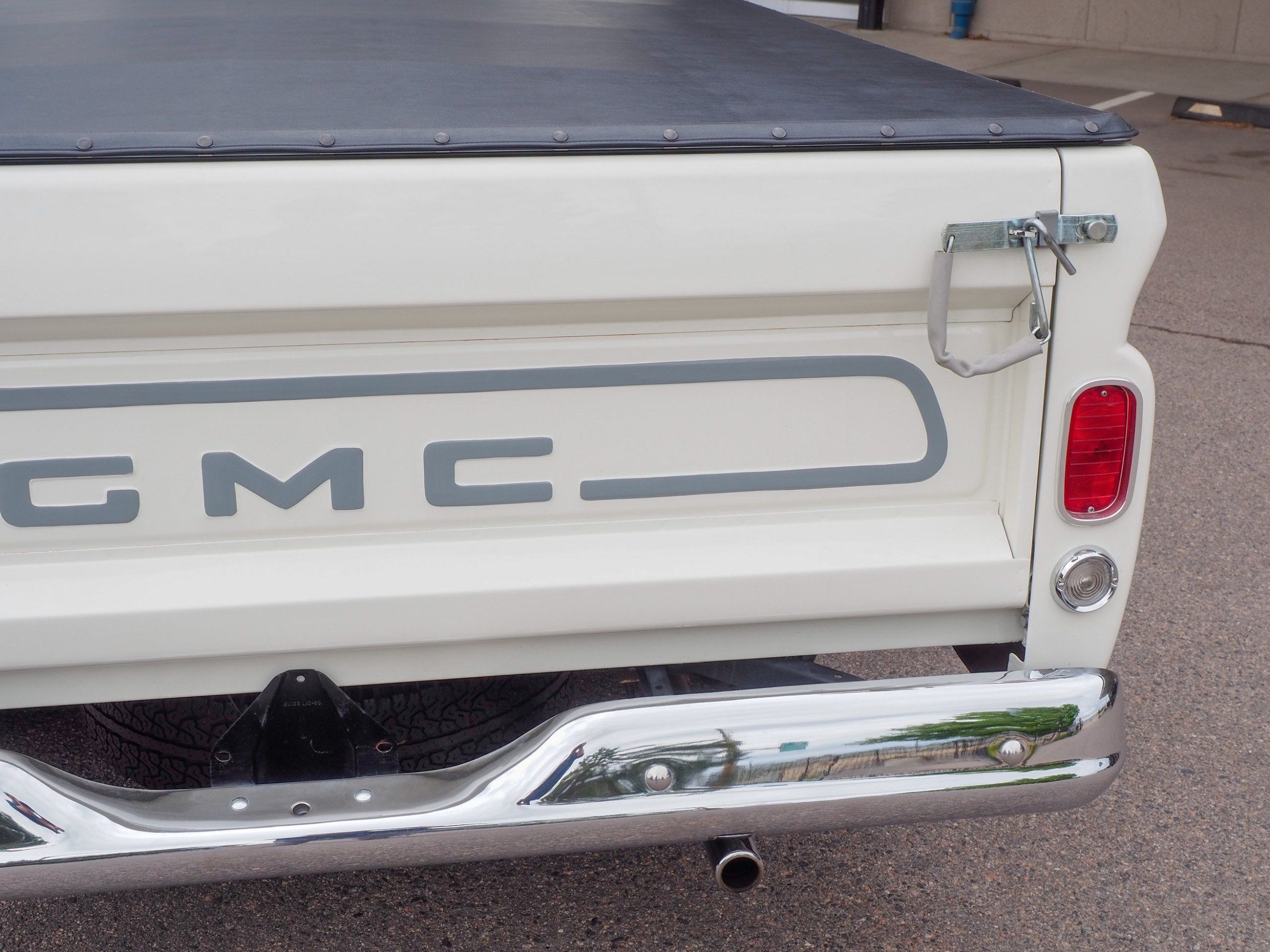 1966 GMC Pickup White RWD