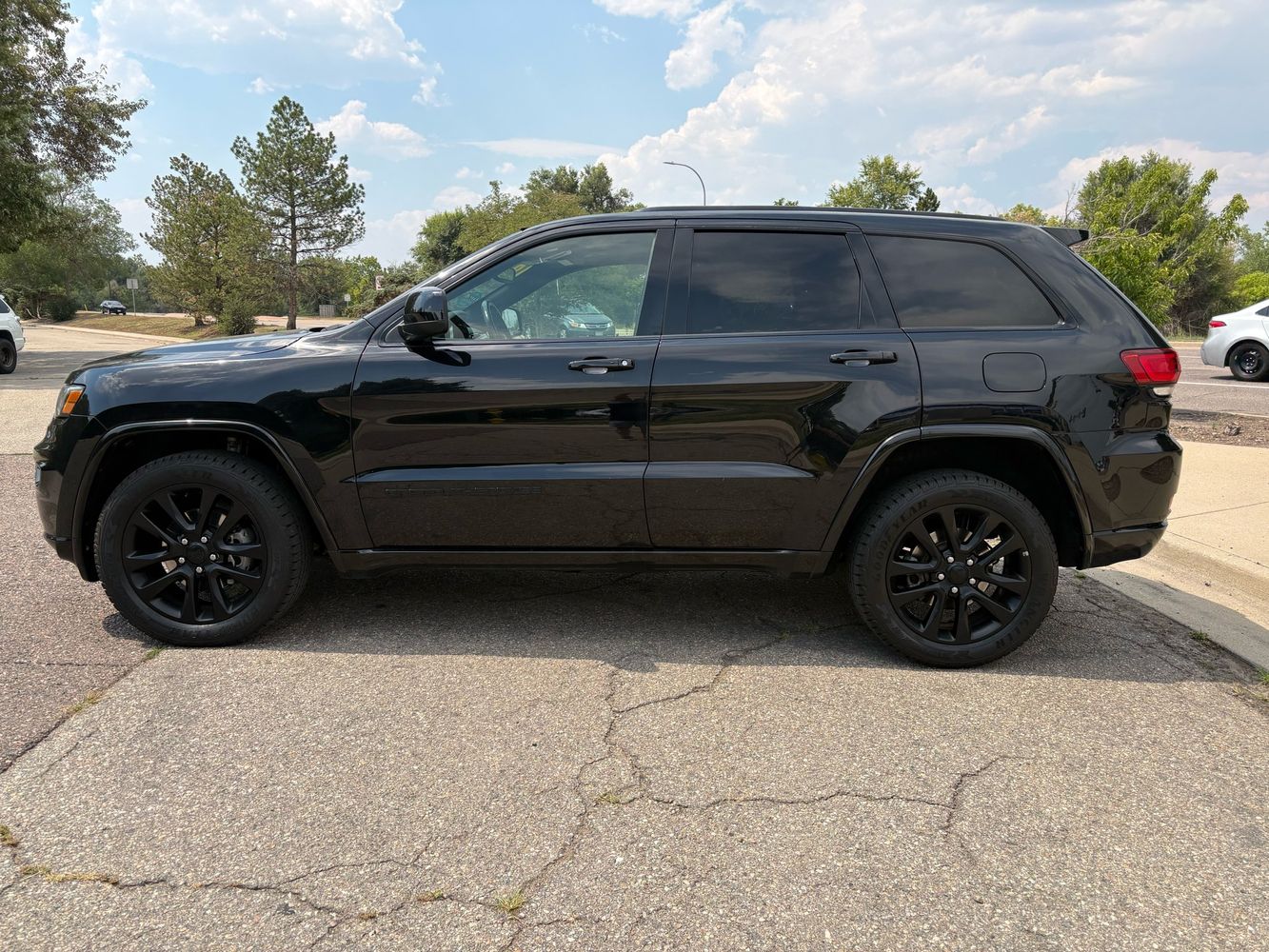 2019 Jeep Grand Cherokee Altitude - Photo 12