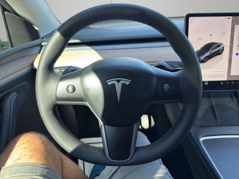 2025 Tesla Model Y Long Range photo 14